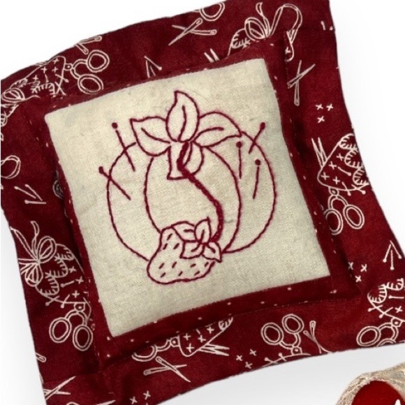 Vintage Handmade Pincushions‎ Quilted and Embroidered Crewel with Lace Edge - Picture 5 of 5